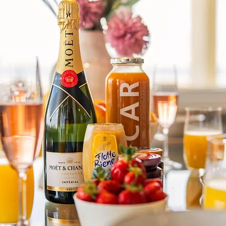 Panorama Penthouse Mit Atemberaubenden See- Und Bergblick