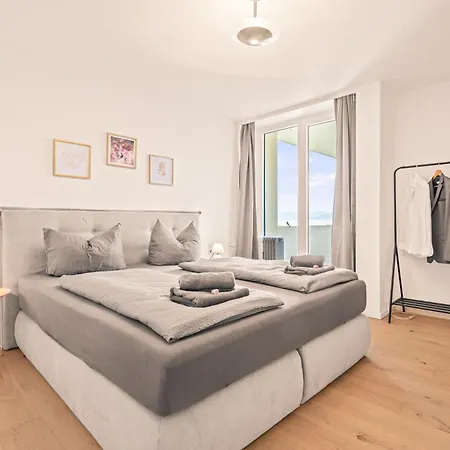 Panorama Penthouse Mit Atemberaubenden See- Und Bergblick Appartement