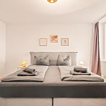Panorama Penthouse Mit Atemberaubenden See- Und Bergblick דירה